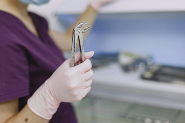 Common Wisdom Teeth Removal Complications and How to Handle Them