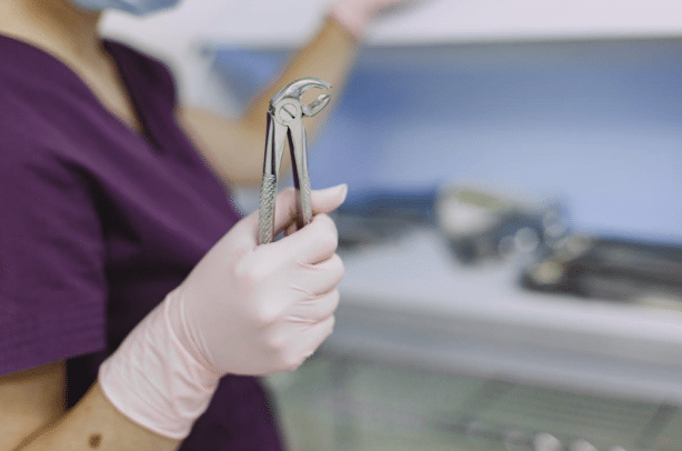 Common Wisdom Teeth Removal Complications and How to Handle Them