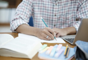 Health Unit Coordinator student using effective study habits during an online healthcare class